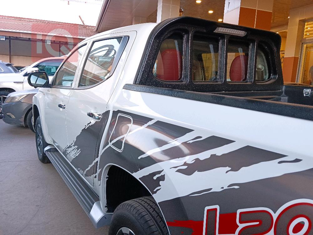 میتسوبیشی L200